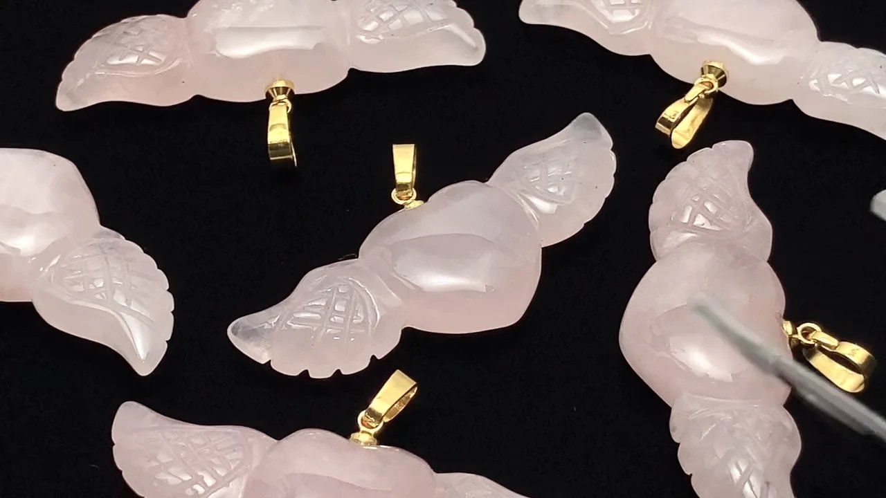 ローズクォーツ 天使の羽根付きハート型ペンダントトップ40×15mm 1個